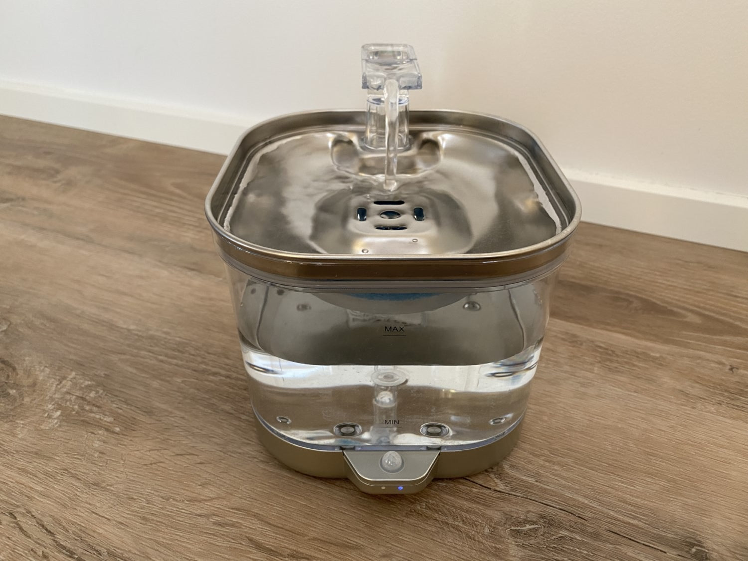 Luksus Drikkefontæne til Katte og Hunde - trådløs og med motion sensor