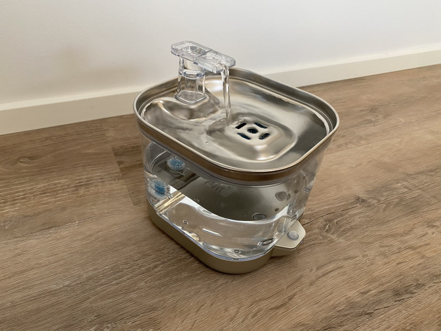 Luksus Drikkefontæne til Katte og Hunde - trådløs og med motion sensor