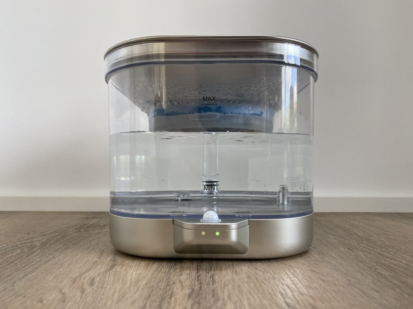 Drikkefontæne til katte og hunde - luksusprodukt med sensor og batteri