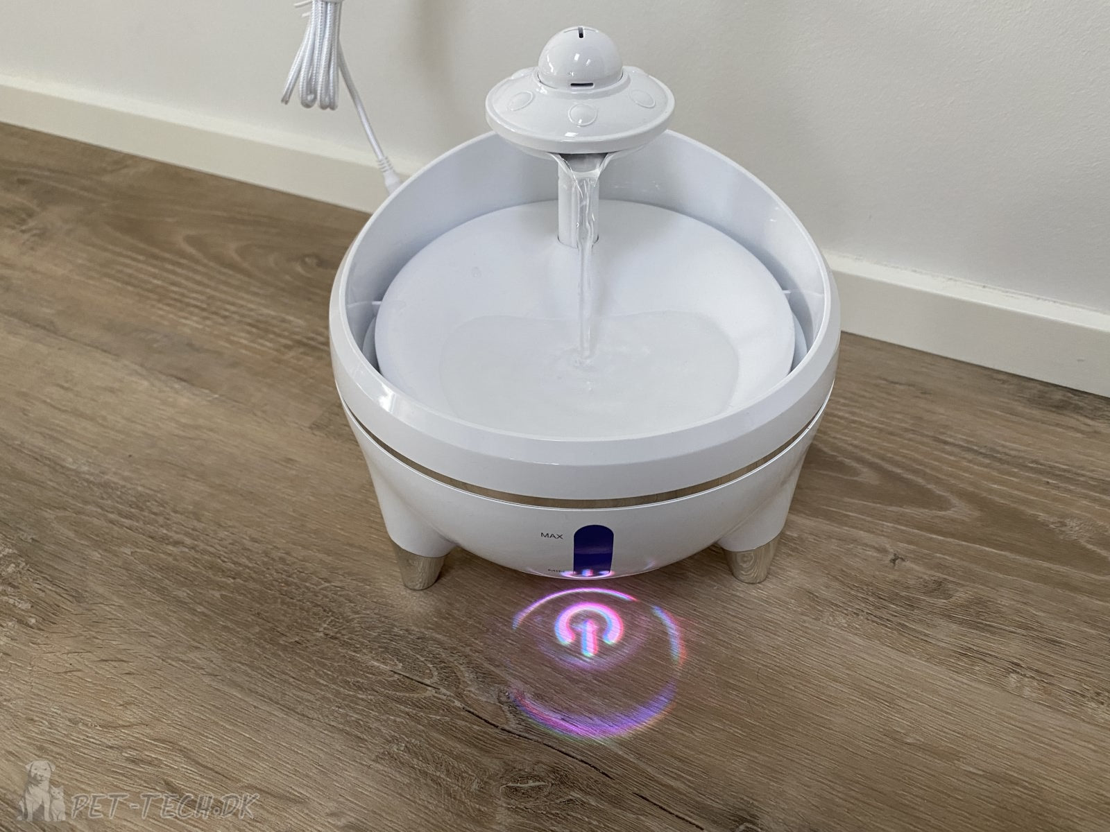 Drikkefontaene til katte og mindre hunde - UFO Space design