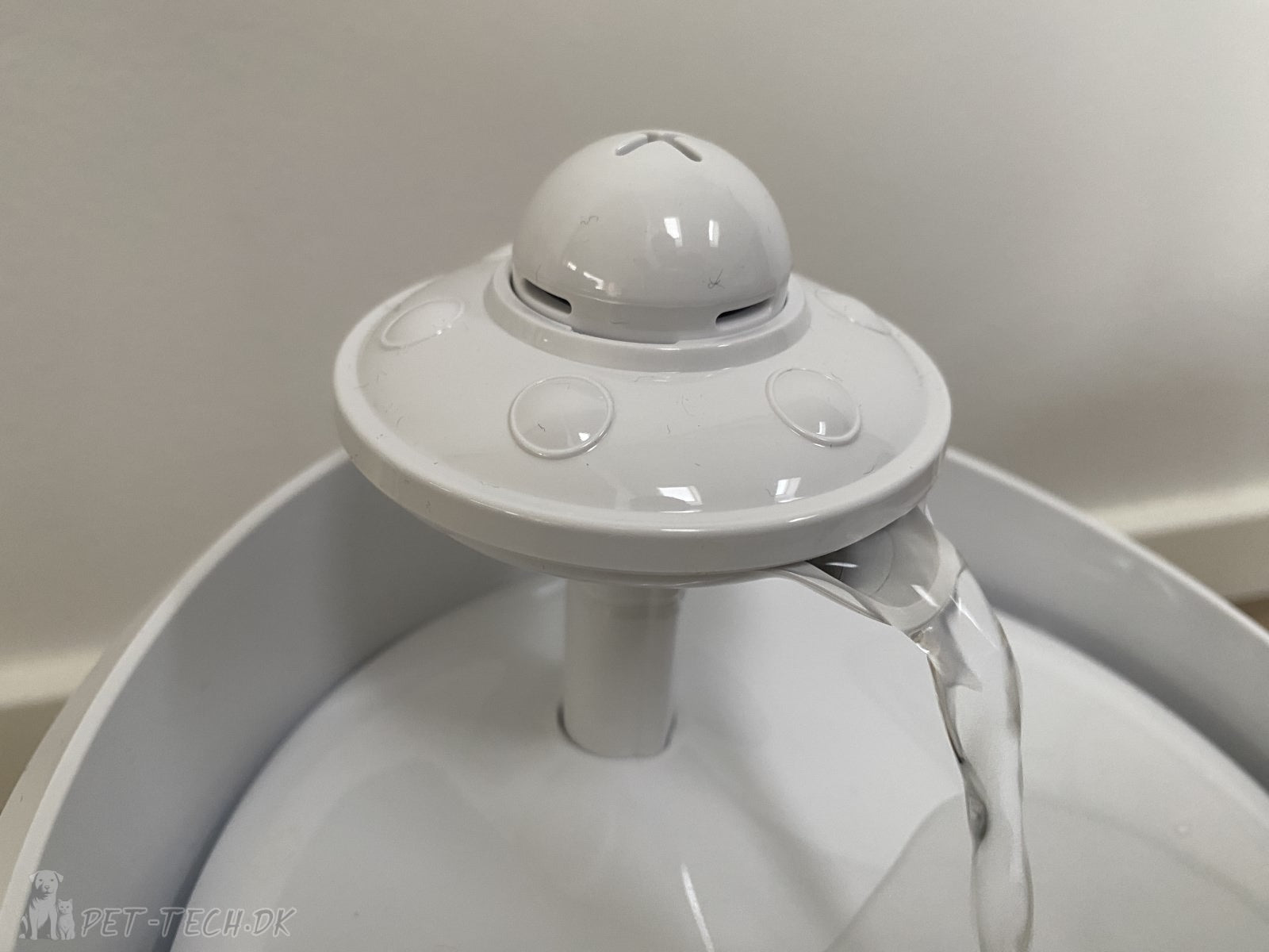 Drikkefontaene til katte og mindre hunde - UFO Space design