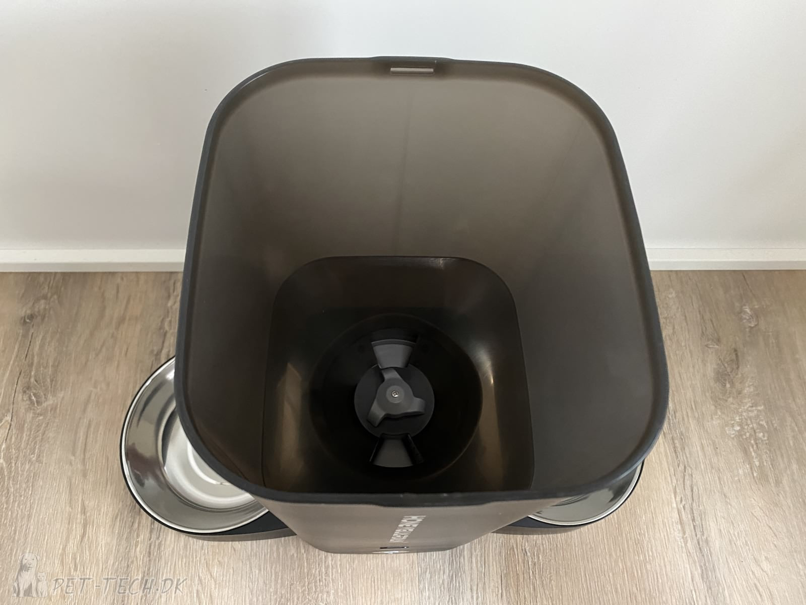 Foderautomat 5L med app til katte og mindre hunde