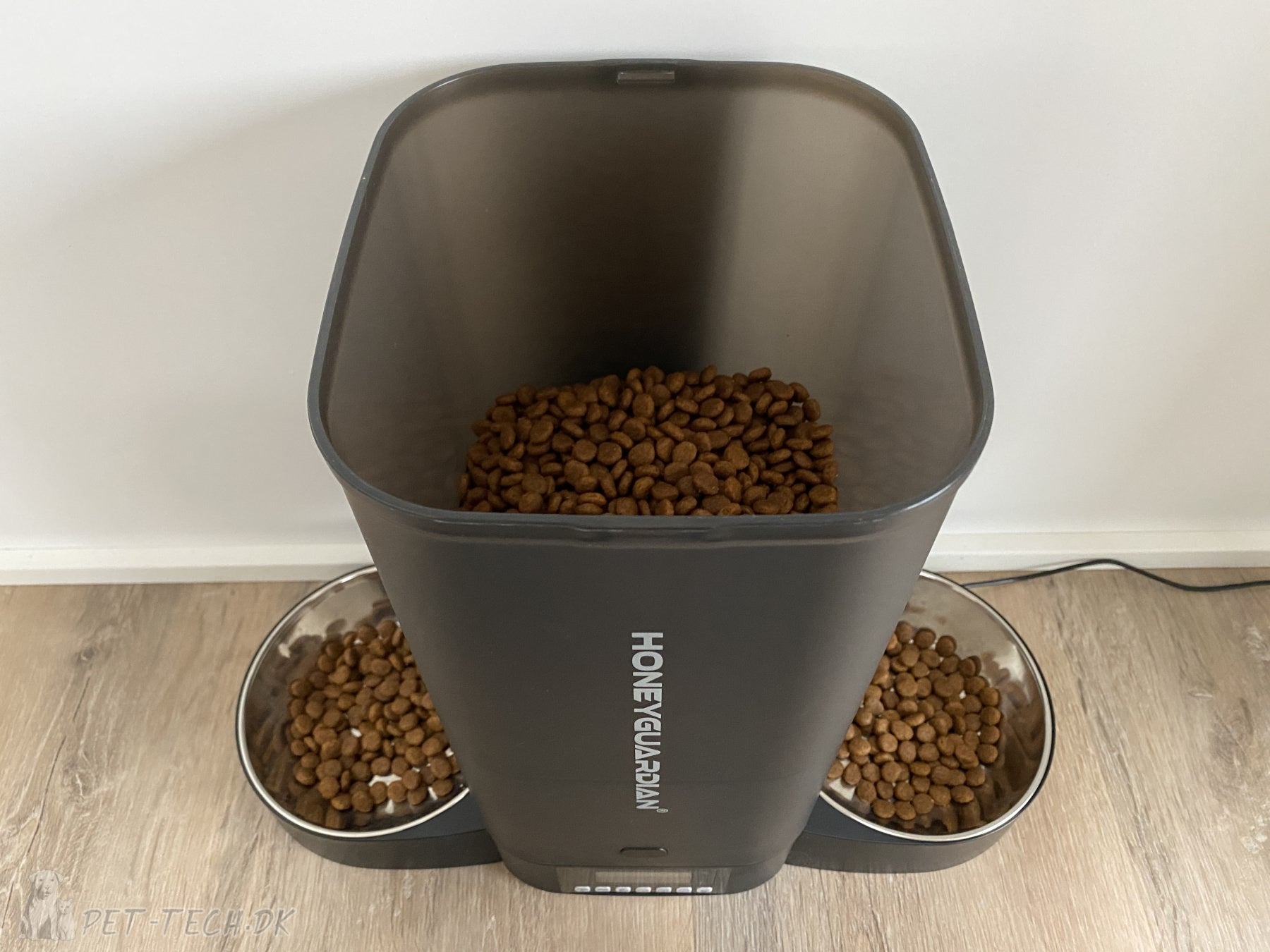 Foderautomat til katte og mindre hunde 5 liter - smart clean design