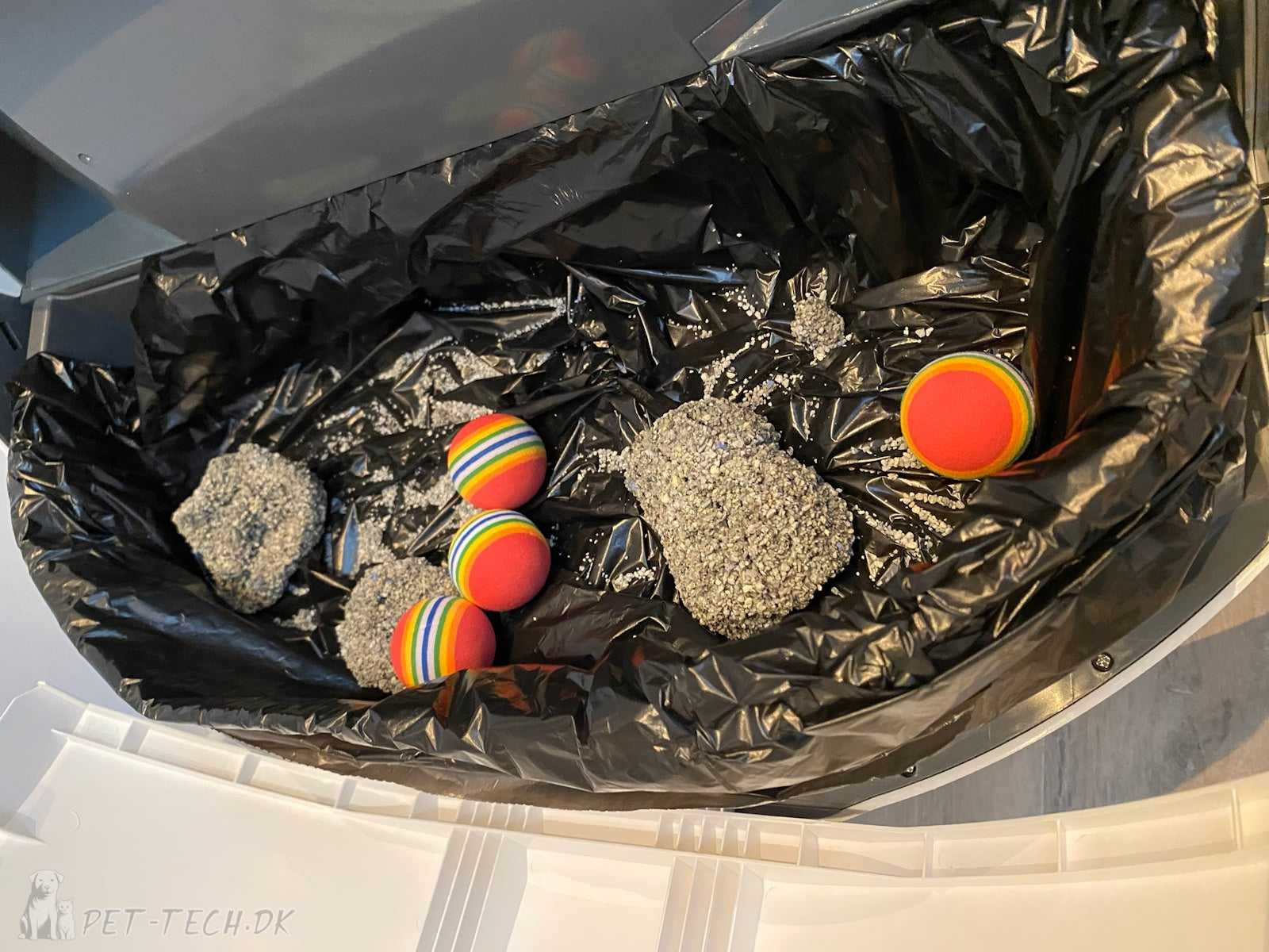 Stor Selvrensende Kattebakke med App og LED Belysning - Astropod PRO