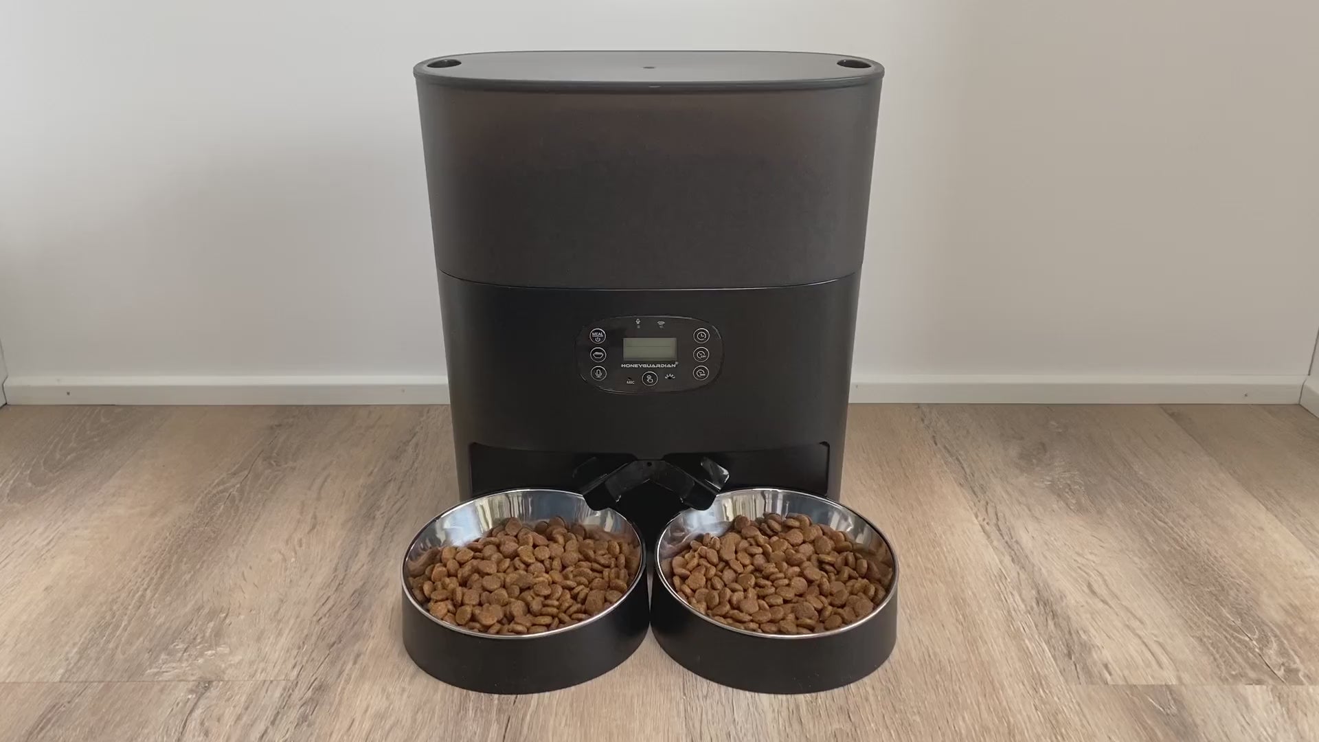 Stor 6L foderautomat med 2 skåle til katte og mindre hunde - app medfølger