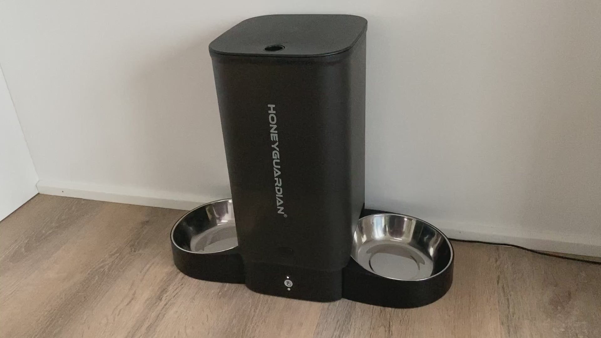 Foderautomat 5L med app til katte og mindre hunde