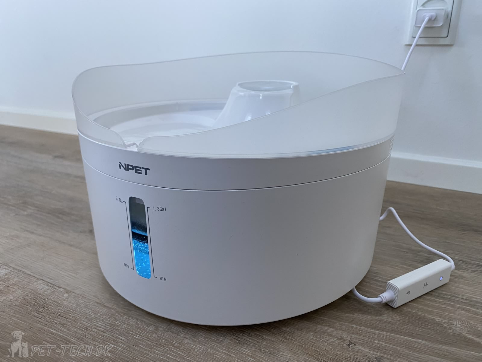 Stor flot 5 liter drikkefontæne til katte og hunde med lys og anti-splash visir