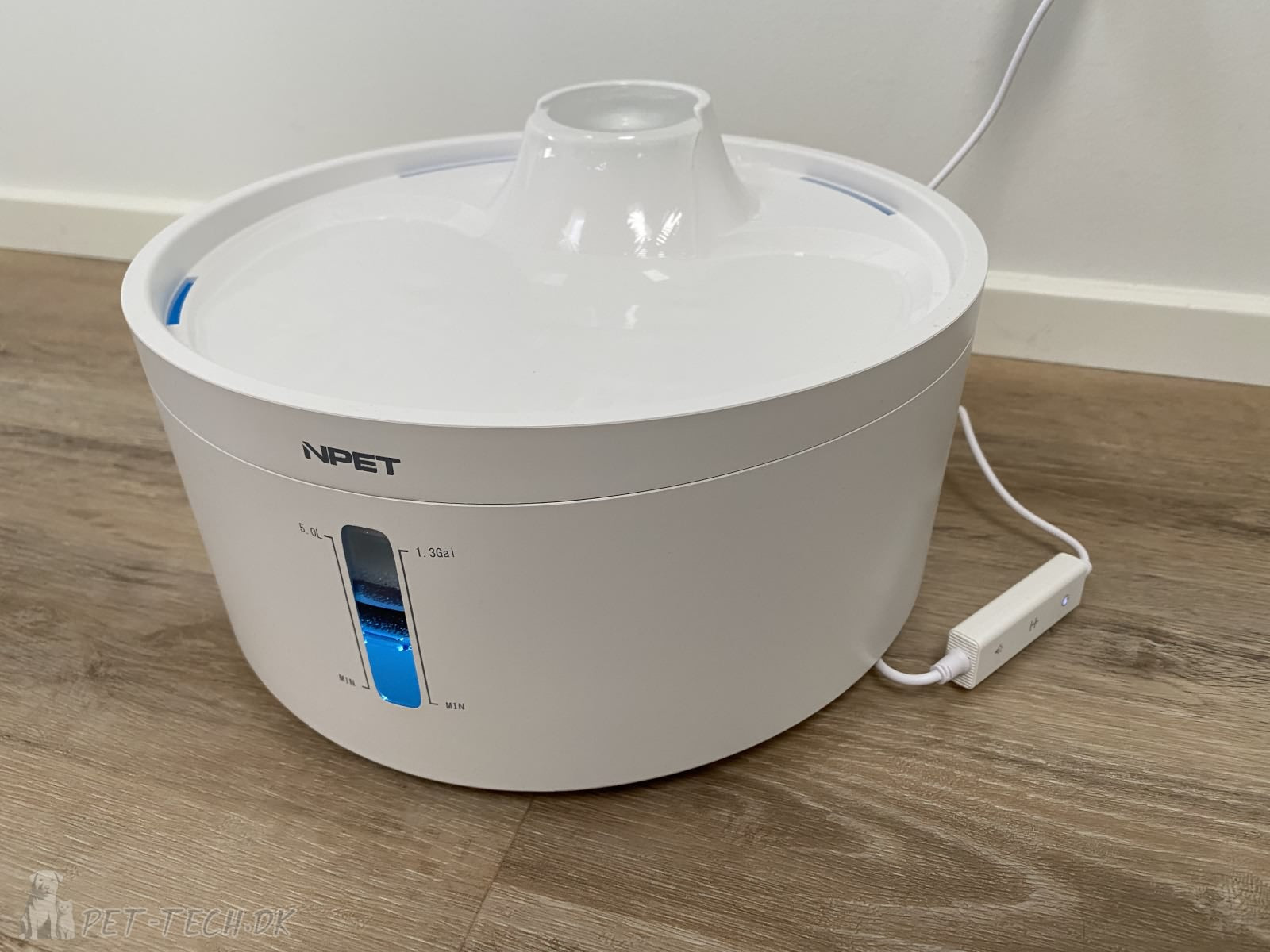 Stor flot 5 liter drikkefontæne til katte og hunde med lys og anti-splash visir