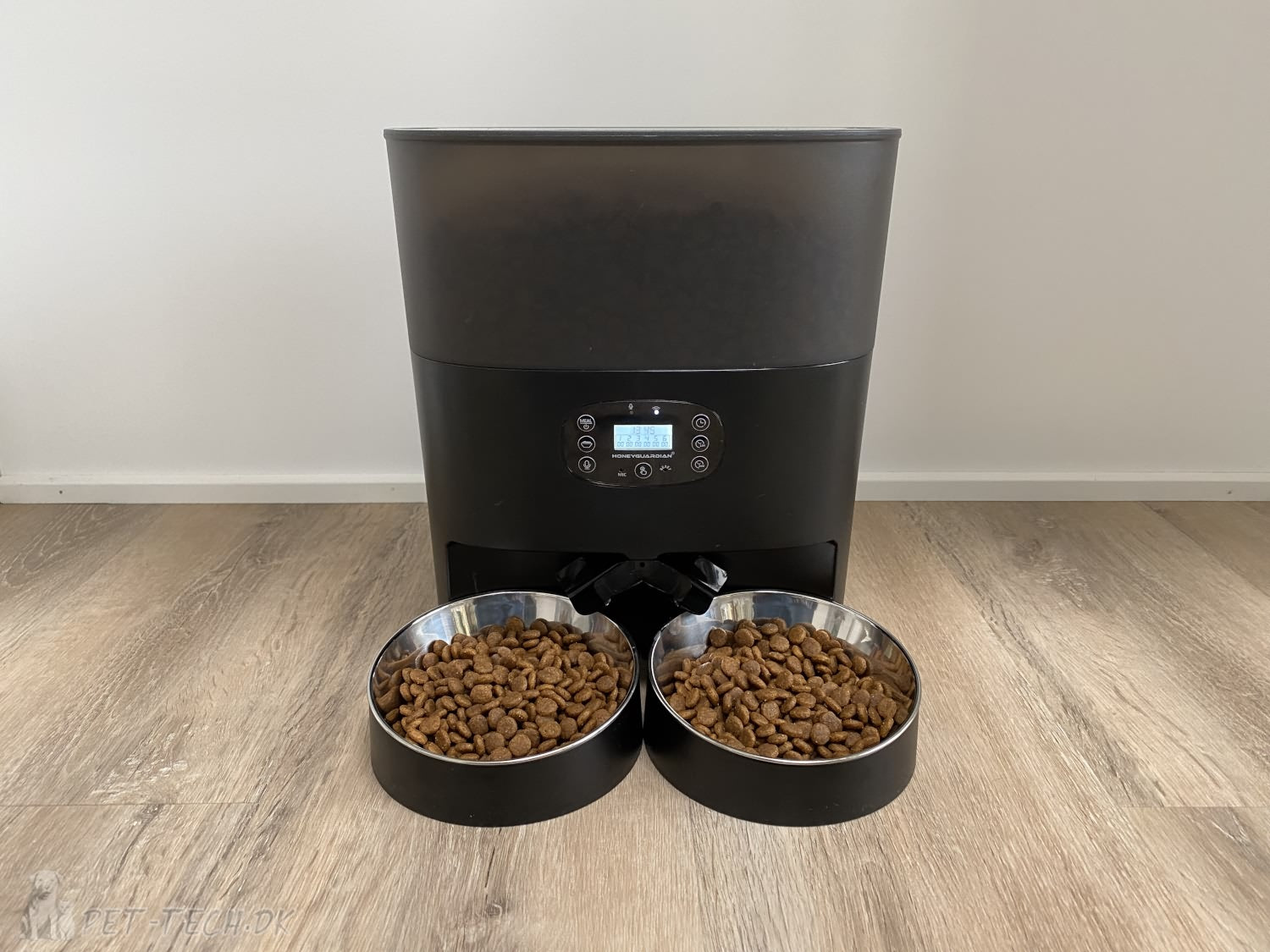 Stor 6L foderautomat med 2 skåle til katte og mindre hunde - app medfølger
