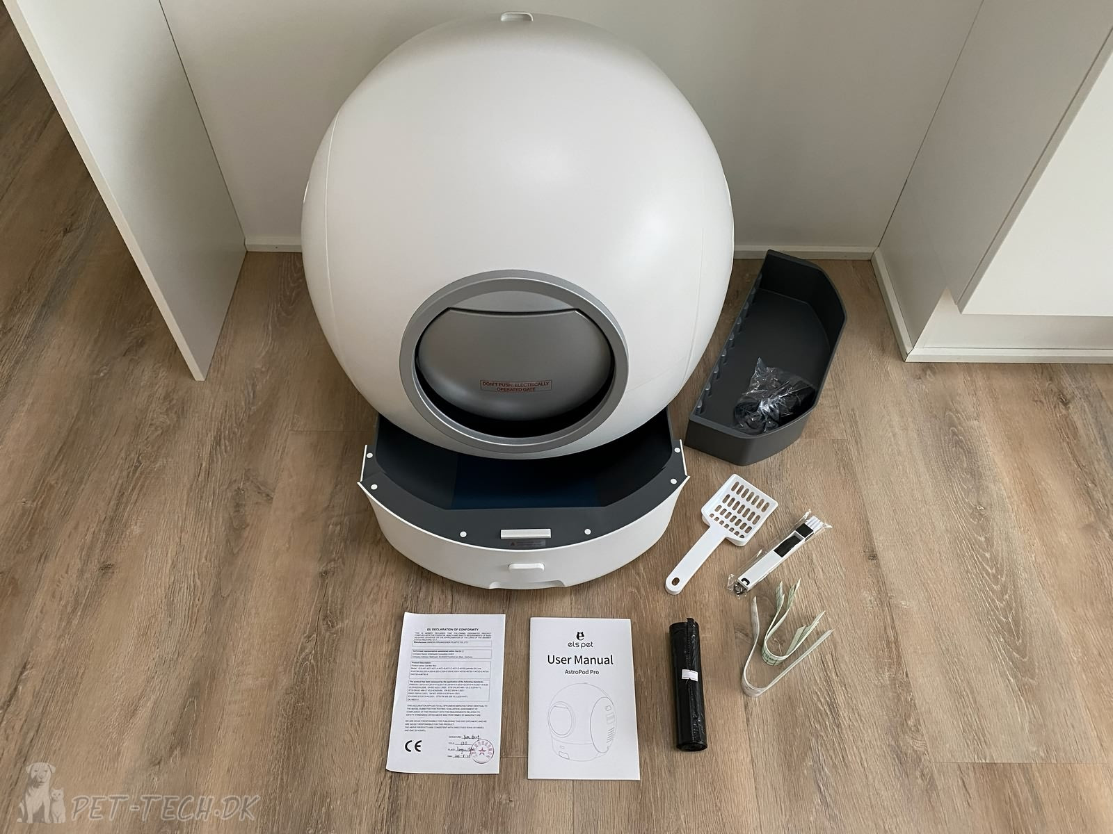 Stor Selvrensende Kattebakke med App og LED Belysning - Astropod PRO