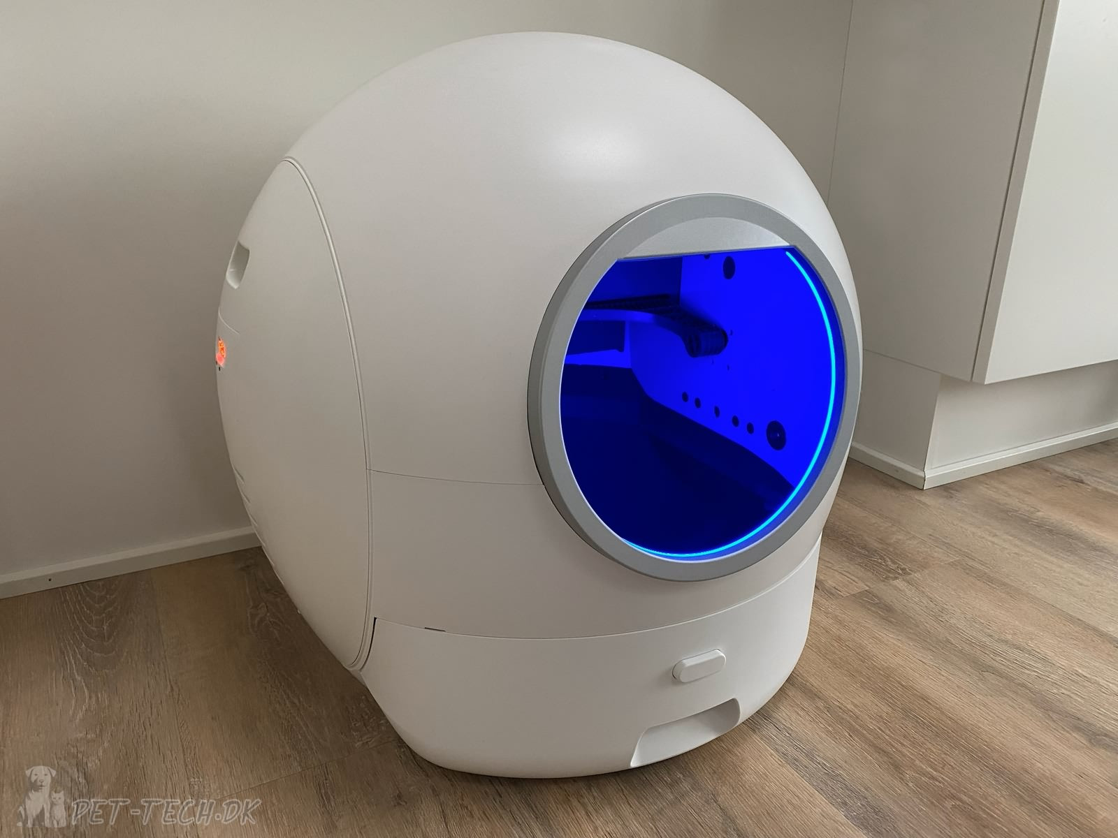 Stor Selvrensende Kattebakke med App og LED Belysning - Astropod PRO