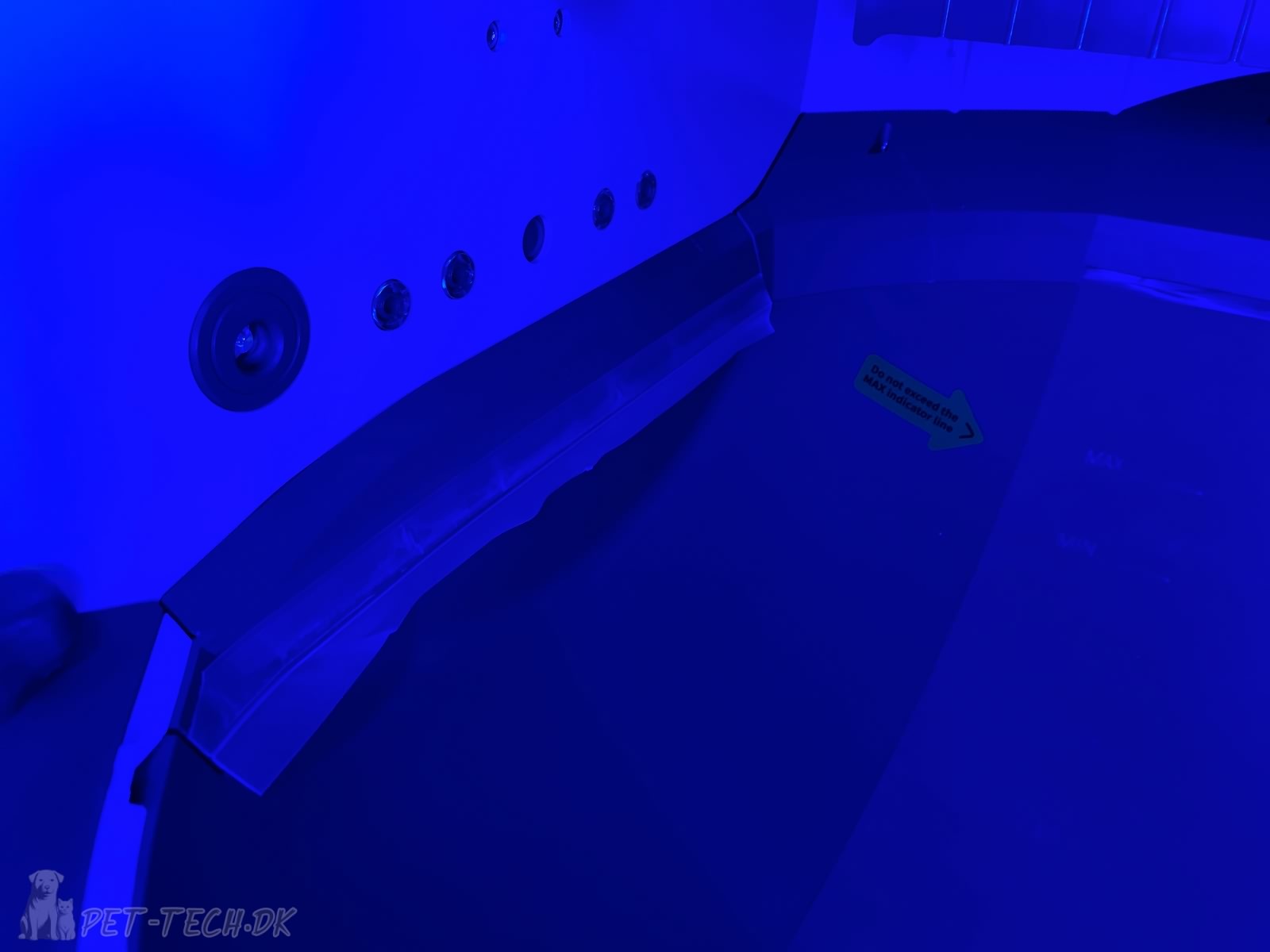 Stor Selvrensende Kattebakke med App og LED Belysning - Astropod PRO