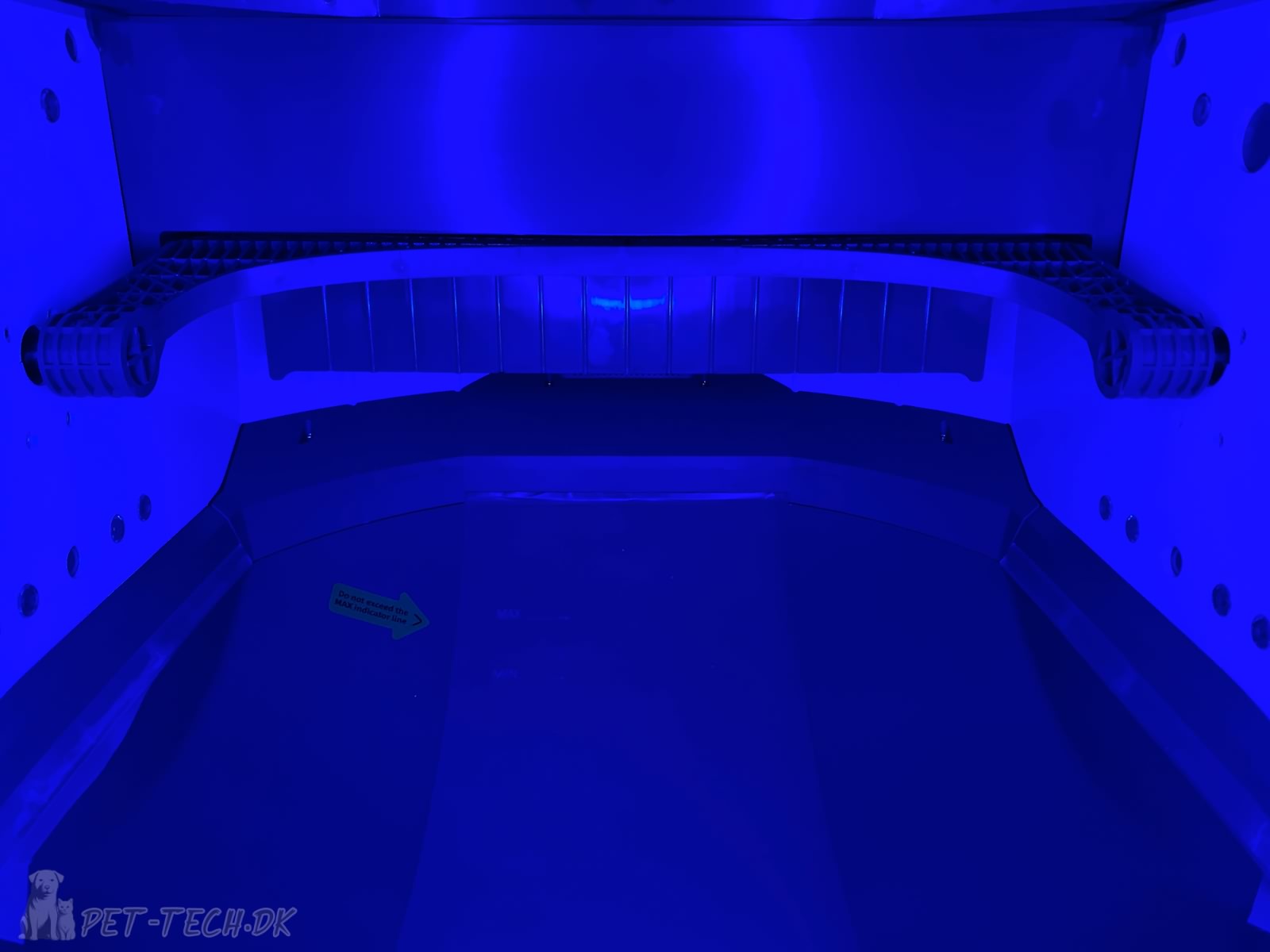 Stor Selvrensende Kattebakke med App og LED Belysning - Astropod PRO